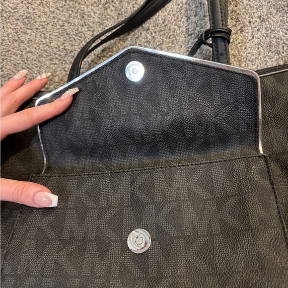 Michael Kors Jet Set Medium Tote Bag - Picture 3 of 7